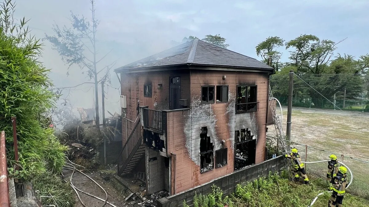 「黒煙が見える」神奈川県の小田原城近くで住宅2棟焼ける火事　うち1棟が全焼もけが人なし