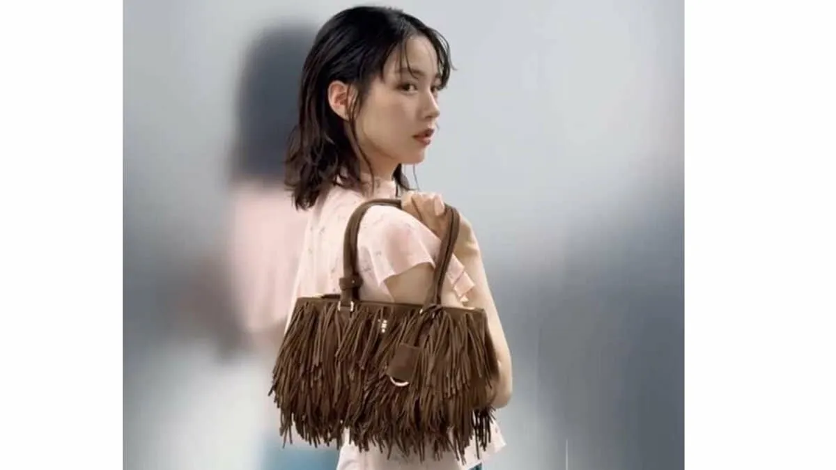 【 のん 】　最新オフショットでPRADAのフリンジバッグをコーディネートを披露　「とってもとってもお洒落だよ」「横顔もめちゃくちゃ綺麗」と反響続々