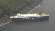 乗用車など運搬する船が座礁　けが人なし　東京・利島