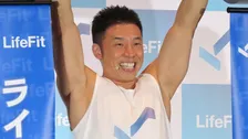 【なかやまきんに君】ひとりツッコミ連発で会場にざわめき「やかましわ！」スタッフとの迫真の小芝居も