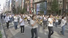 東京・銀座で「交通安全ゴールデンパレード」開催 警視庁音楽隊や中高生の吹奏楽団など約1400人が1キロ行進 今年で59回目