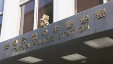 ちゃんみなさん運転の乗用車が接触事故　けが人なし　道路わきに停まっていた電動キックボードやトラックに接触　東京・渋谷区の交差点　警視庁