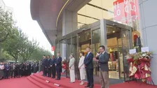 上海のユニクロのグローバル旗艦店がリニューアルオープン　開店前には約1000人の大行列