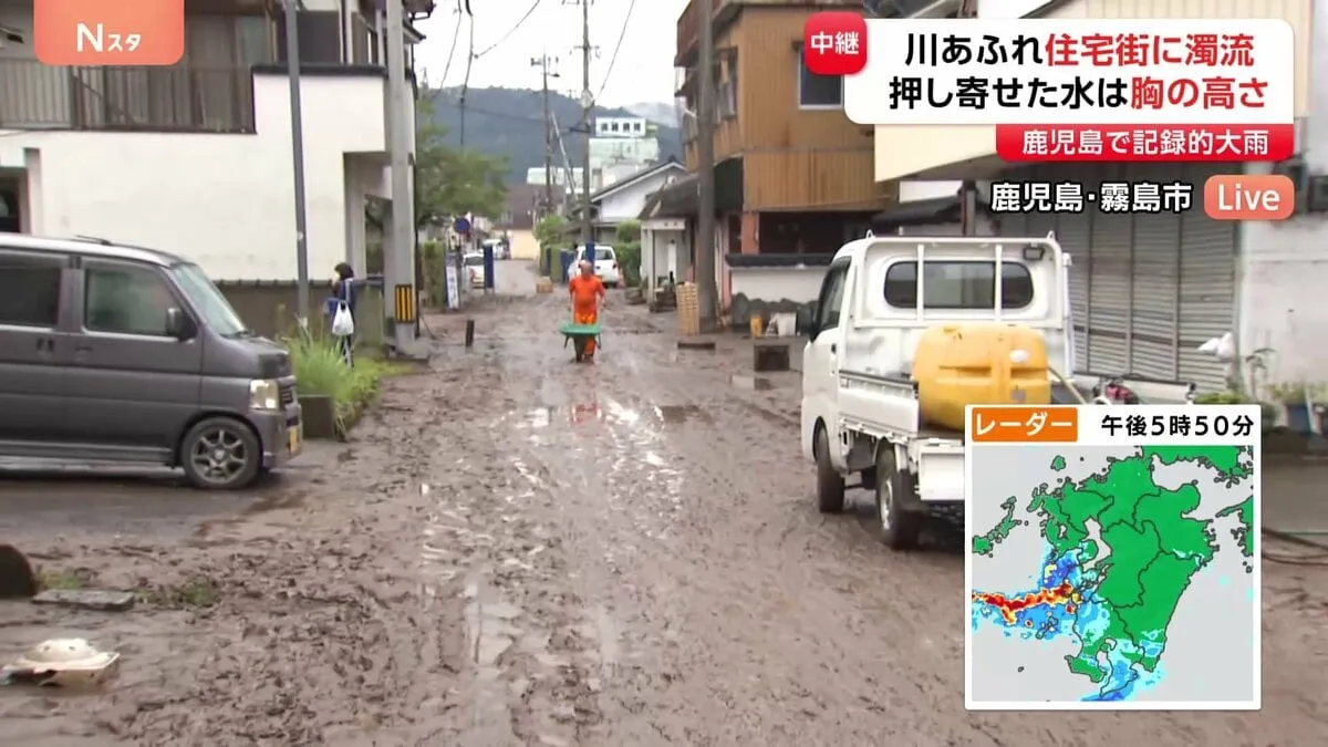 鹿児島で記録的大雨　天降川あふれ住宅街に濁流　押し寄せた水は胸の高さ【霧島市隼人町　現場中継】