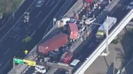 トレーラー2台含む10台の玉突き事故　トレーラーが前方の車に衝突か…軽乗用車運転の男性が複数か所を骨折か　神戸市・第二神明道路