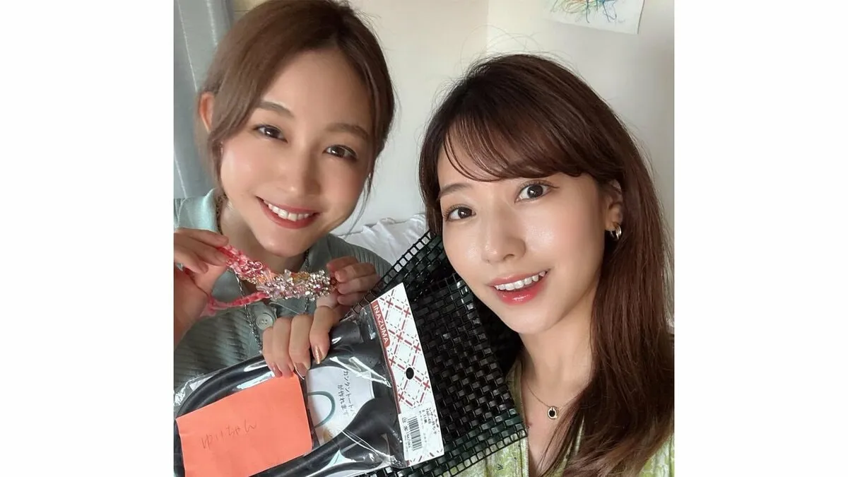 【 新井恵理那 】　フリーアナ・小野寺結衣さんと２ショット　「いろいろなお話をしながらものづくり、とっても幸せな時間です」　ハンドメイド時間を満喫