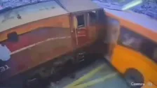 タイ・貨物列車のバス衝突事故　運転士から薬物反応「覚醒剤と大麻を…」タイ警察が拘束　バスの乗客ら8人死亡