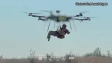 ウクライナ軍「世界初」ドローンで空から負傷兵を救出