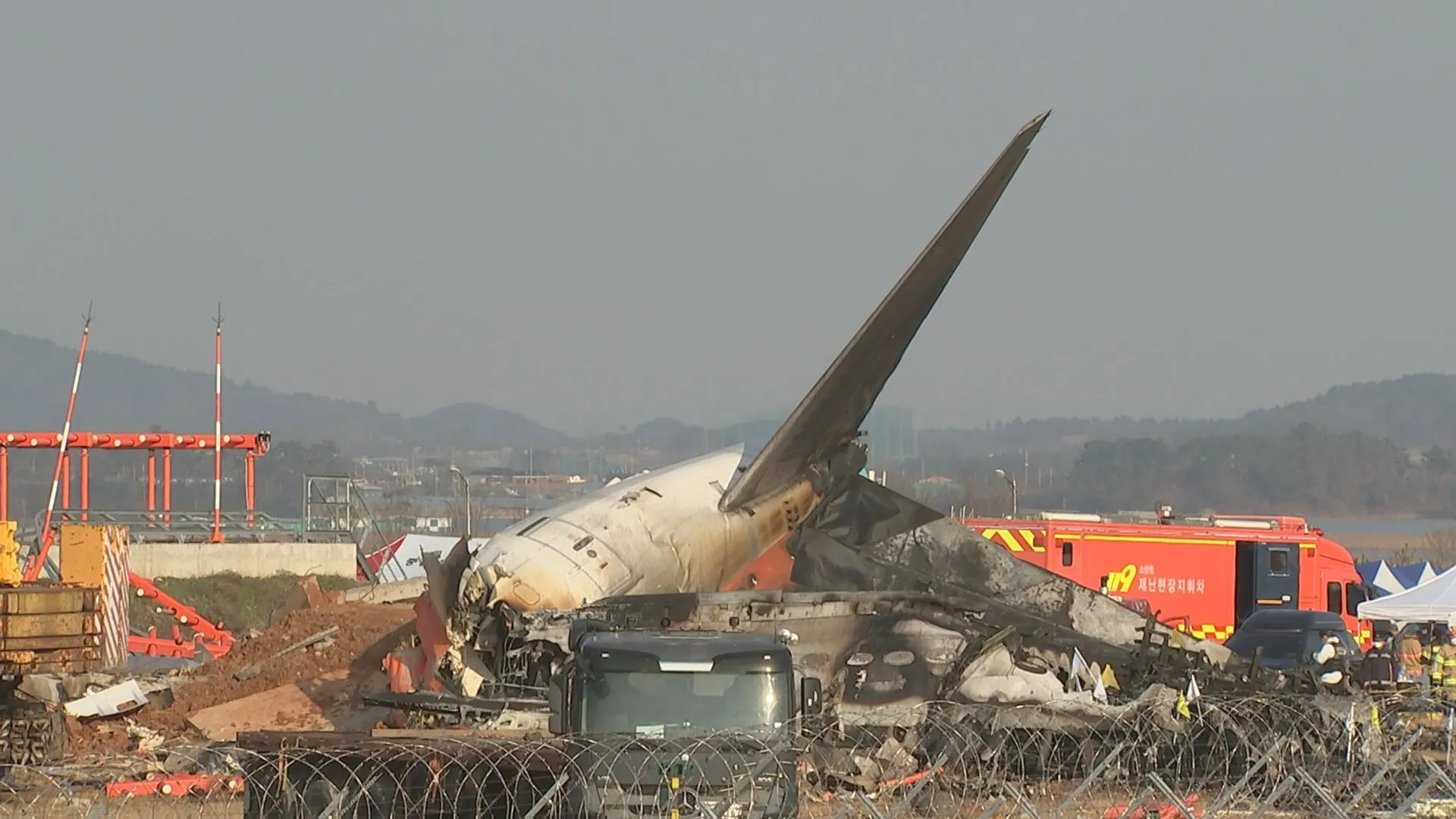 韓国旅客機事故　死者174人に