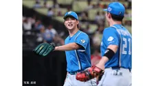 【日本ハム】3年連続CSファイナルへ1勝1敗のタイに！達6回3安打7K好投 福島、堀、柳川の完封リレーで野村V二塁打の1得点を死守