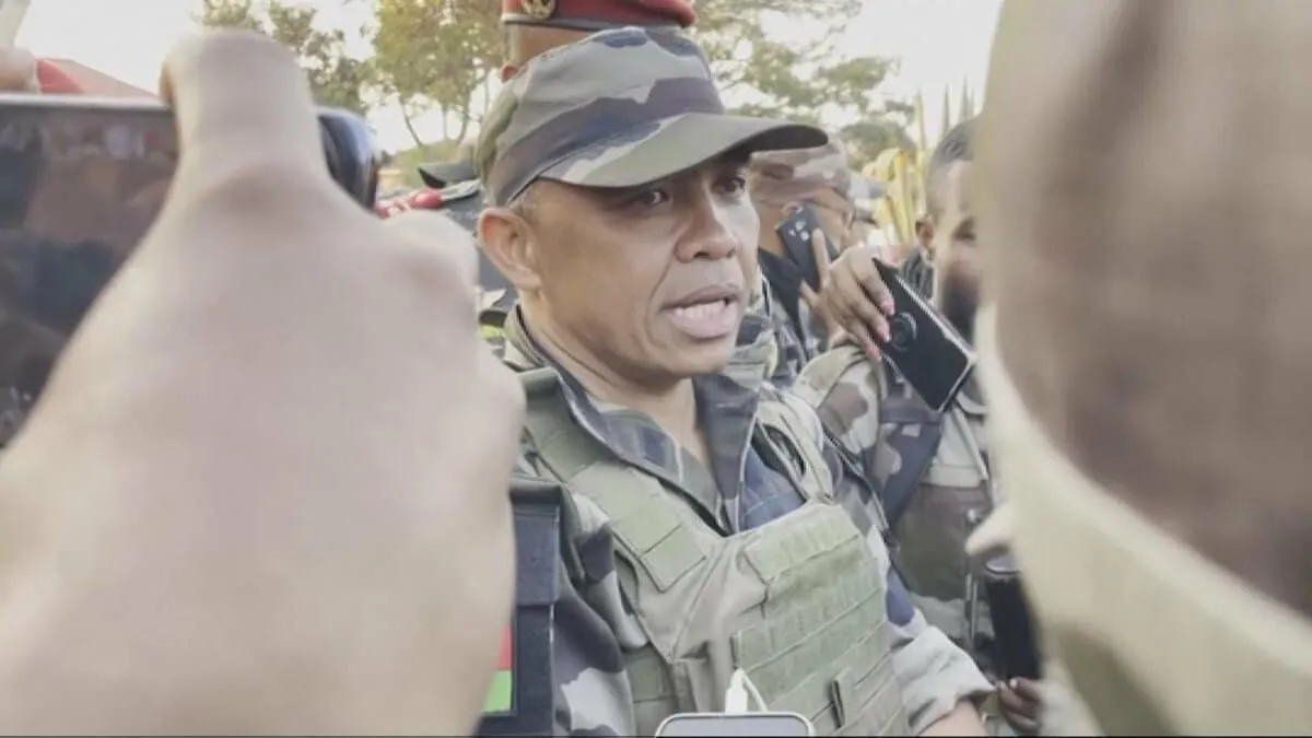 マダガスカル軍幹部「軍が権力を掌握した」と宣言 大統領は国外脱出