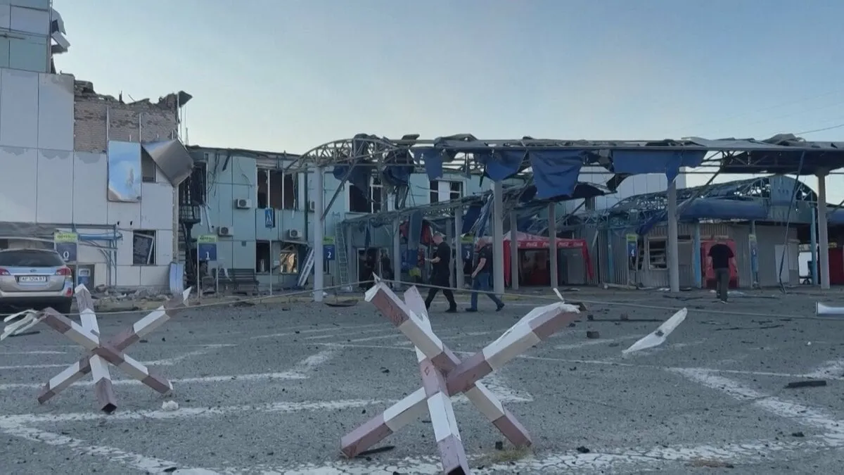 ロシア軍がウクライナのバスターミナルを攻撃 19人が負傷