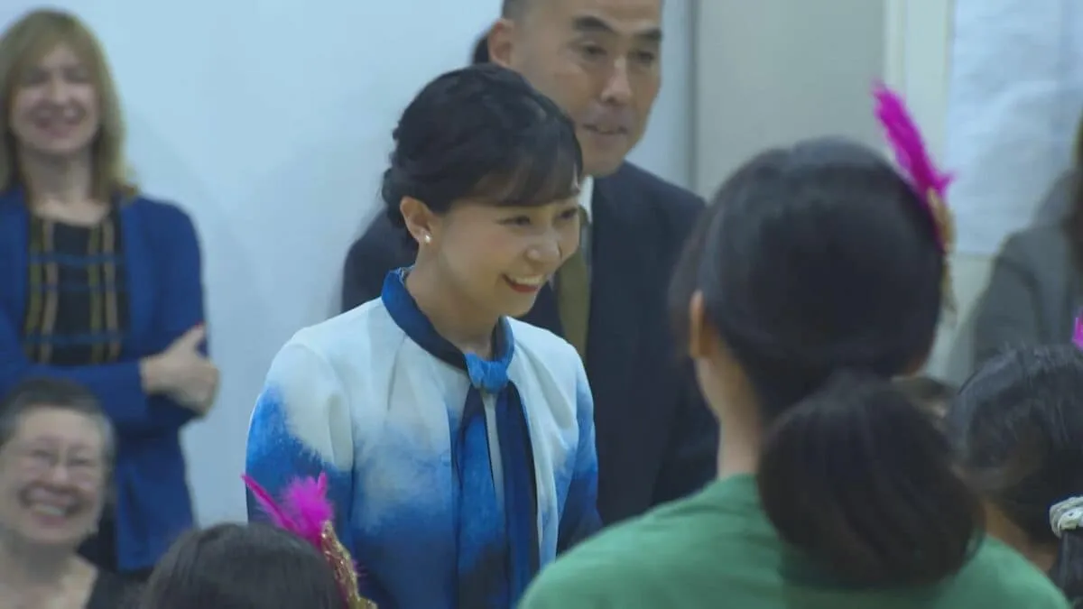 佳子さま サンバで歓迎受け…感極まって泣く子にやさしくハグ 「足のキレもとてもかっこよかったです」リオ・日系人団体歓迎行事 ブラジル公式訪問中