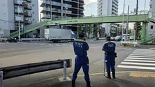 東京・北区の交差点でバイクの61歳の男性がはねられ死亡　普通貨物車運転の25歳の男を現行犯逮捕　飲酒運転か　