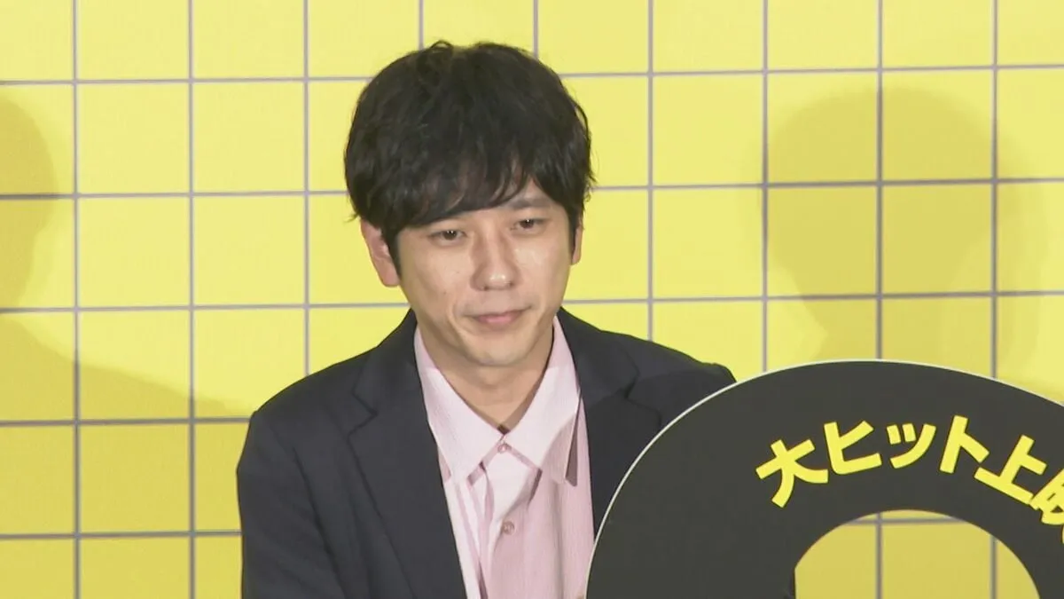 【二宮和也】「岡田准一ってやっぱり強い」撮影を振り返る「自分は水に吹っ飛ばされたり」