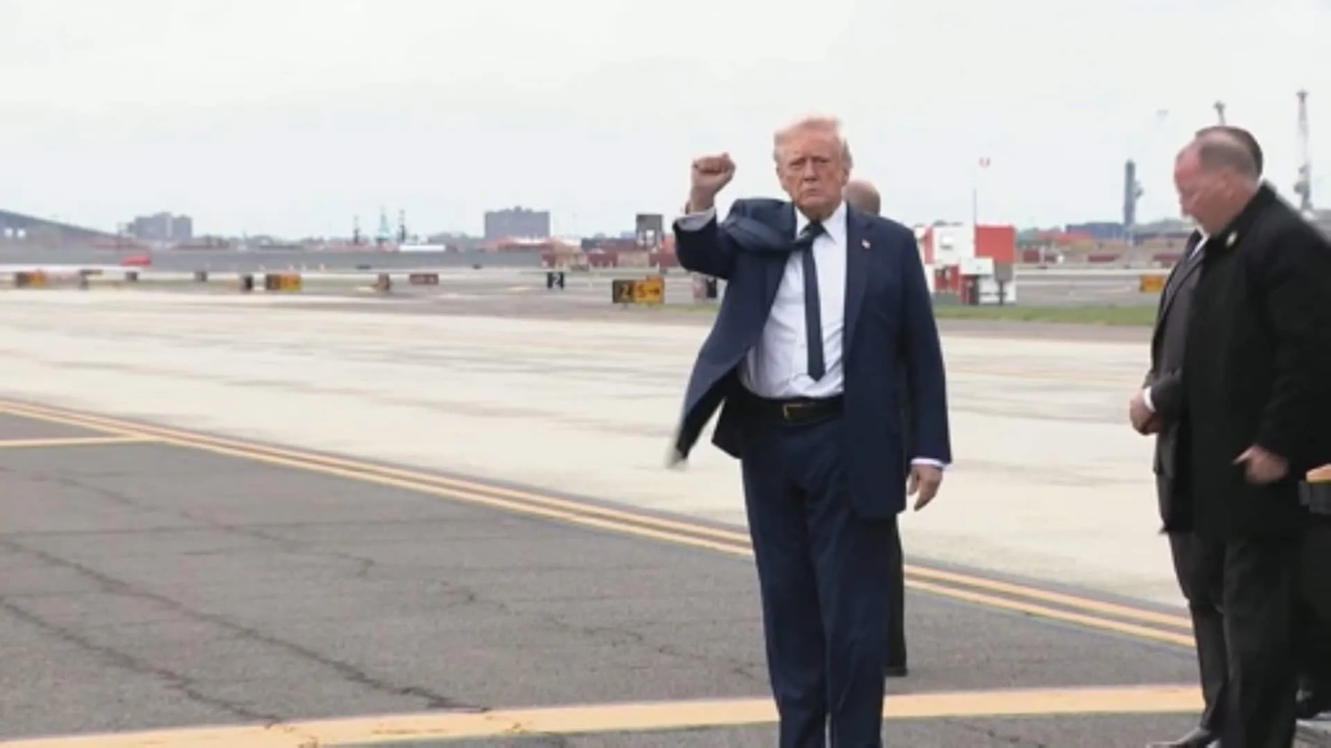 トランプ大統領　パナマ運河とスエズ運河を無料で通航できるようにすべきと表明　スエズ運河の通航料無料を求めたのは初