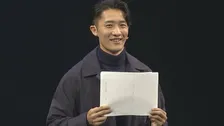 【 Snow Man・岩本照 】カメラマンに〝白紙〟神対応　「両親が恋に落ちた瞬間を見たい」とロマンチストな一面ちらり