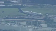 米マイアミ空港でアマゾンの貨物機がオーバーラン　複数の車両に衝突して炎上　5人死亡5人けが