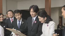秋篠宮ご夫妻　パラグアイで伝統的な刺繍「ニャンドゥティ」身に付け　現地の人たちと交流深める
