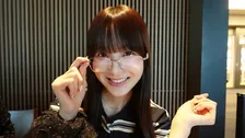 【 本田紗来 】　雰囲気ガラリな金縁メガネショット披露「メガネ買ったんだ」　 空港での写真にファン注目「ぶっちぎりでかわいい」の声