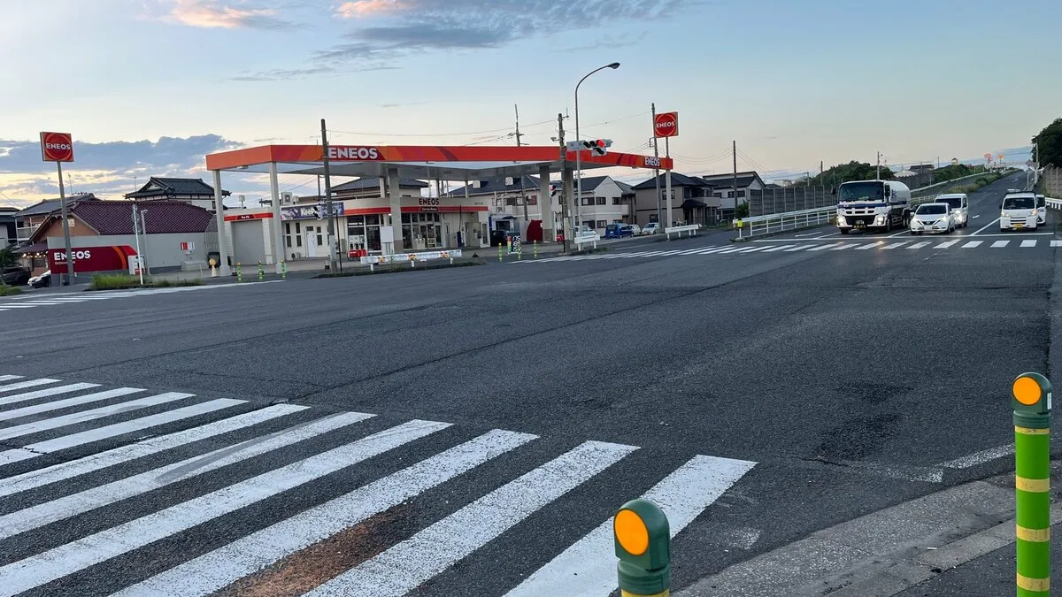 千葉県袖ケ浦市の交差点で車2台が事故 右折しようとした軽乗用車の70代女性が死亡 普通乗用車の2人もけが