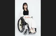 【〝車いすアイドル〟・猪狩ともか 】 「踏切を渡る時って本当にレールに前輪が挟まりそうで怖い」　車いす使用女性の踏切での死亡事故に　「匐前進とかで逃げるしかないんでしょうか」