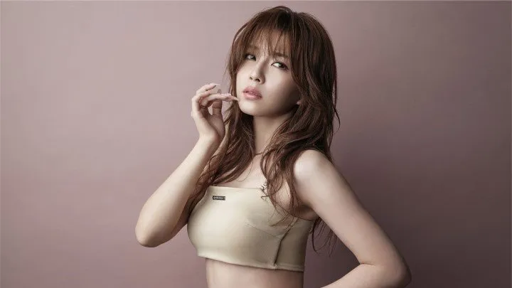 【宇野実彩子】「無事に第一子を出産いたしました」「毎日毎分毎秒たくさんの愛情を注いで守り育てていきたい」夫はNEWS・小山慶一郎【AAA】
