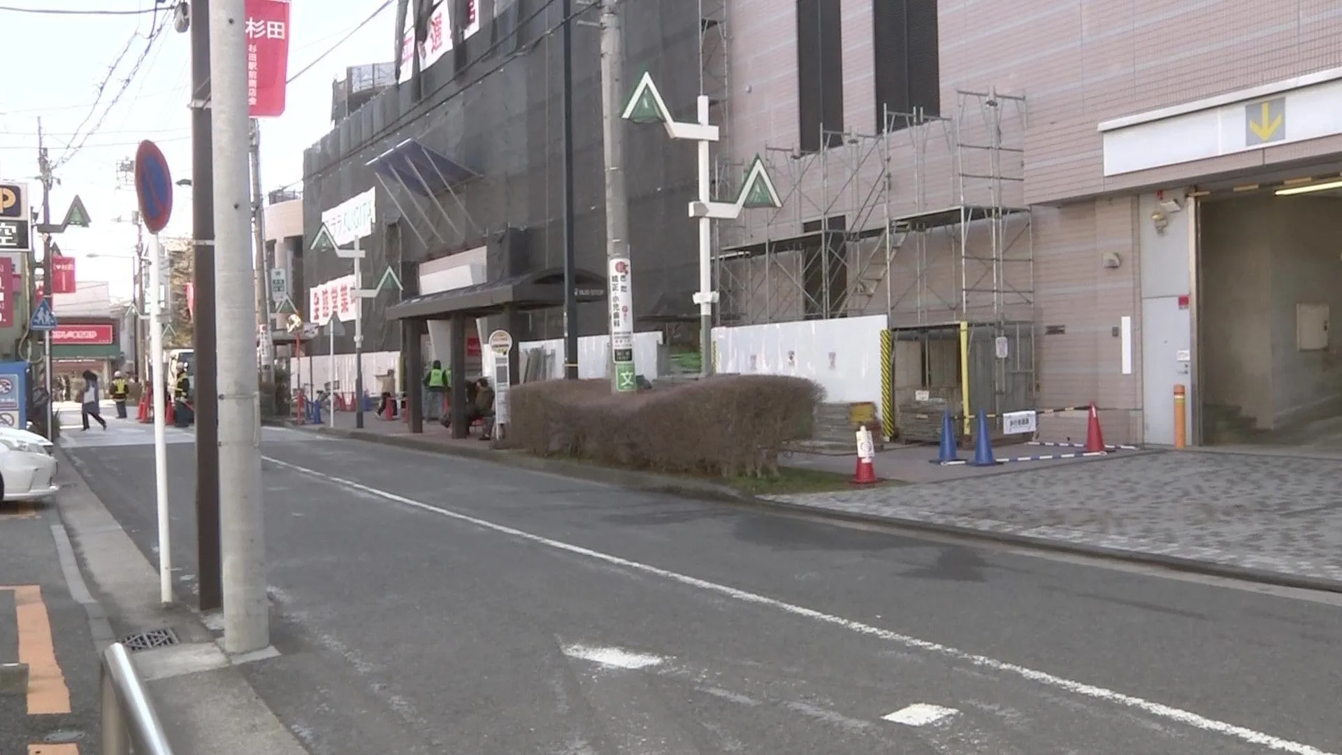 【速報】横浜市営バスに70代女性がひかれて死亡　横断歩道ない道路渡ろうとしたか　バスの運転手(50代)を過失運転傷害の疑いで現行犯逮捕　神奈川県警