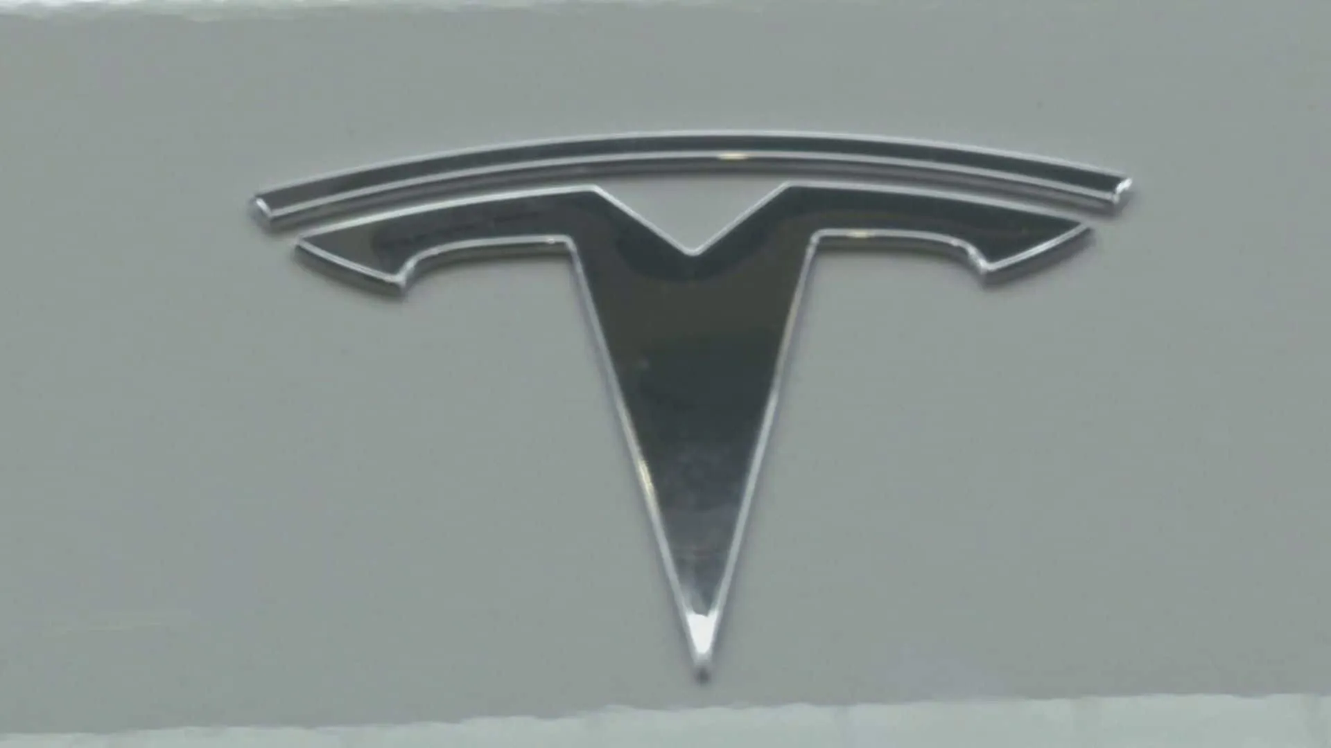 米テスラ1月～3月期決算　最終利益は7割減　マスクCEOへの反発による不買運動が影響