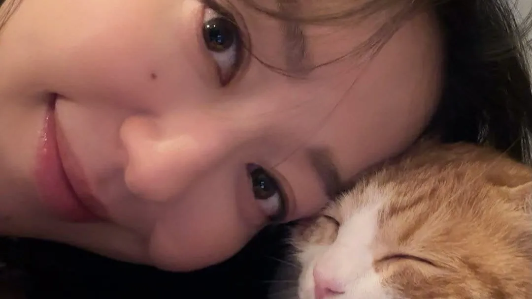 【松島花】愛猫ごろりんと笑顔　前夜は「バタンキュー」20代スタッフから「バタンキューって何ですか??」訊かれて「もう死語？」戸惑う一幕も