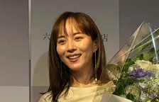 【 比嘉愛未 】　４０才の誕生日サプライズに涙ぐむ　〝いろんな覚悟を持って一人で上京してきた〟〝「よく頑張ったね」って言ってあげたい〟　初エッセイ集で結婚観やキャリアに本音