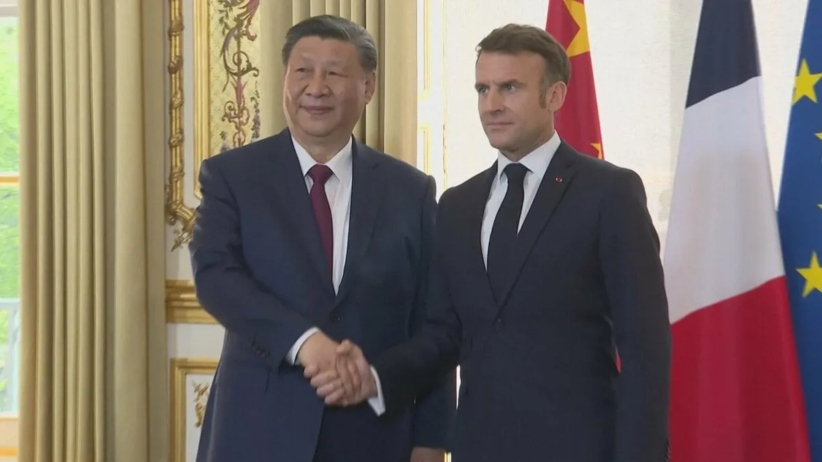 中国の習近平国家主席がフランス大統領と電話会談　両国の関係強化で一致　連携してアメリカに対抗したい狙いも