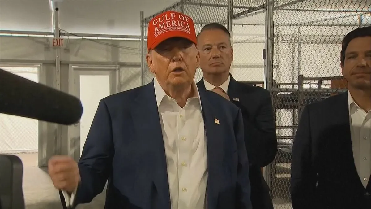 トランプ大統領が不法移民収容施設「アリゲーター・アルカトラズ」視察　野生ワニが多く生息する湿地帯に建設