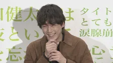 【 結婚発表後初 】坂口健太郎　監督からの逆サプライズ演出に「家で額縁入れて飾ります」　祝福には笑顔で対応も　