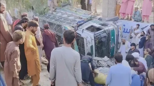 アフガニスタンで帰還した難民を乗せたトラックが横転　22人死亡