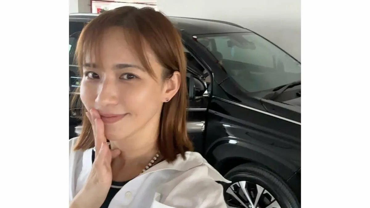 【 優木まおみ 】　マレーシア移住２日目　“ 愛車 ”に笑顔　日本にない7人乗りトヨタ車「veloz」　「来て二日目から車が使えるのはとっても助かる！！」