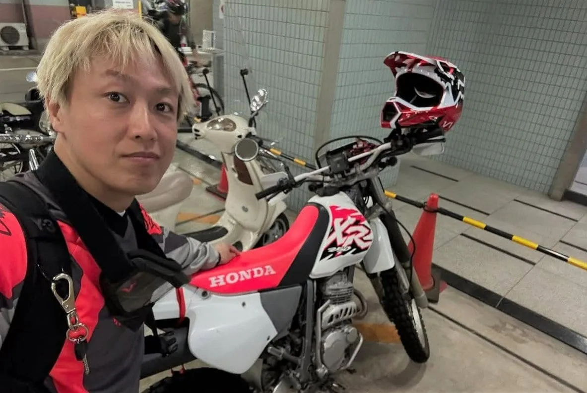 【 お見送り芸人しんいち 】　愛車のオフロードバイクを披露　「僕のXR250どう？」「旧車、アメリカもいいよ！やけど、オフ車やねんなー」