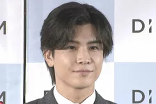 【 岩田剛典 】　20代の日サロ通い　“ 後遺症 ” ケアを明かす　「自ら浴びに行っていた…」　次のツアーグッズの “ アイデア ” も