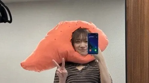 【 秋元真夏 】イベントのかぶり物 “明太子” はマネージャー氏渾身の手作り「嬉しびっくり」