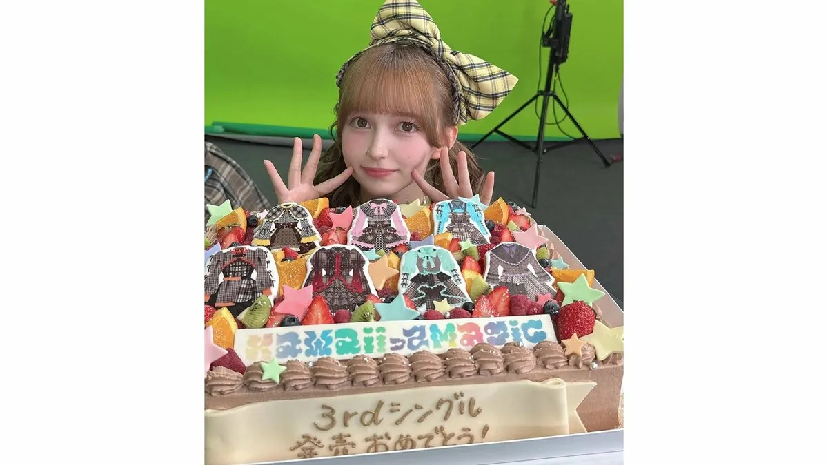 【FRUITS ZIPPER・早瀬ノエル】3rdシングル発売記念の豪華ケーキを披露「これからもたっくさん愛される楽曲になりますように」