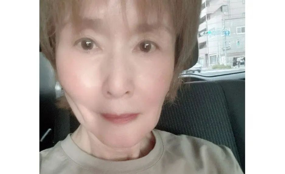 【 小柳ルミ子 】　「過去の不始末治療のせいで」「レントゲンを見ると金属片が残ってるんですよ」　歯科医院での「歯の治療の今後」明かす　先日「右の奥歯の歯茎が膿んで 腫れて」手術