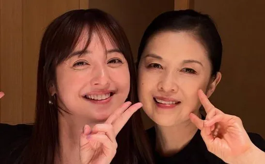 【 藤あや子・佐々木希 】　２人でお寿司を堪能　「秋田県産のじゅんさいに　盛り上がる」