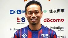 長友佑都がFC東京で現役続行「いい父親であるために」妻・愛梨さん「子どもたちに背中で、ピッチで見せてほしい」家族の後押しで決断