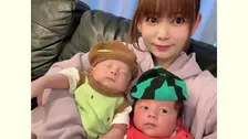 【 中川翔子 】双子赤ちゃんコーデ “スイカ&キウイ”  “チロルチョコ” 「いましか着られないサイズ」貴重な思い出を投稿