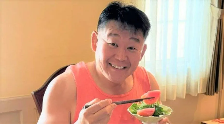 【 花田虎上 】　故障したエアコンを交換　「長持ちしてくれよ」　耐塩害エアコン2台の設置に　「1人で作業するからびっくり」