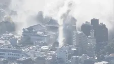 【速報】東京・港区で2階建て住宅延焼中 高齢女性1人けがか ガス点火時に爆発した可能性 付近に歴史的建造物