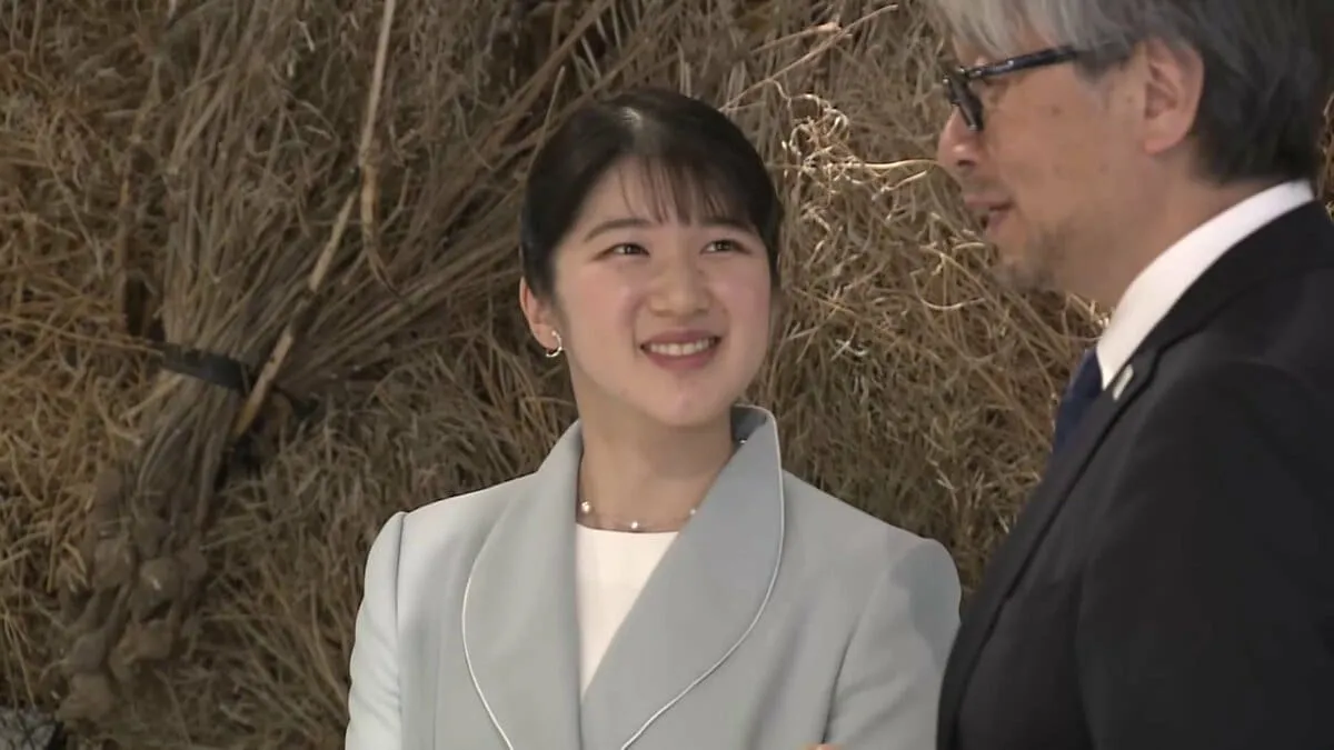 「夢は世界平和」天皇皇后両陛下の長女・愛子さま　大阪・関西万博視察2日目　集まった大勢の人に笑顔で何度も手を振る