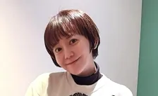 【 華原朋美 】 「髪切っちゃったっ♥」「ロングヘアは大好きだけど子育てしていると巻いたりする時間も無くなっちゃう」「なんだかスッキリな気分です」