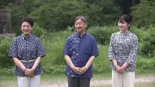 天皇皇后両陛下と愛子さま　那須御用邸で静養　おそろいのかりゆし姿で散策　愛子さまのサッカーW杯話も