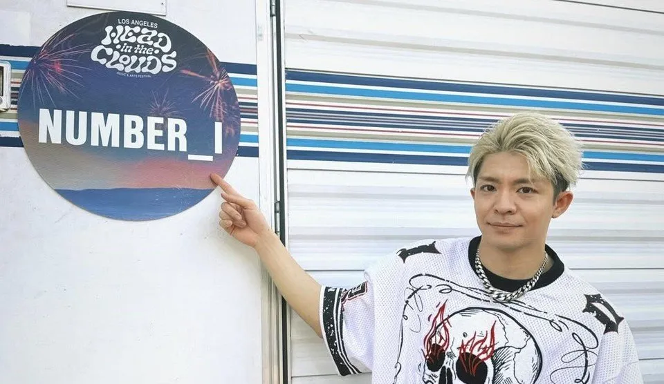 【 Number_i ・岸優太 】 LAの音楽フェス オフショット公開 「HITC Thank you!!!!!!!!!!!!!!!!」